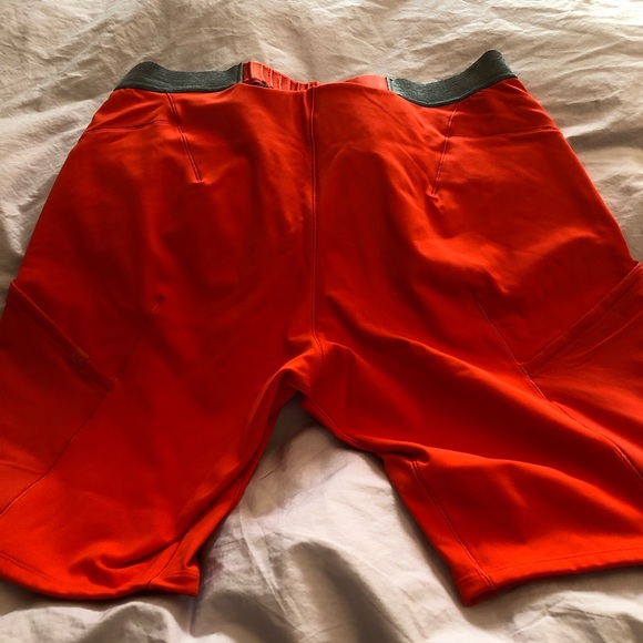 Lululemon the Lab Size 12 Orange Shorts - Picture 6 of 9